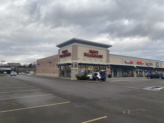 The retail property on 2.1 acres, including a Men’s Warehouse and Buffalo Wild Wings, sold for over $6.5 million on Aug. 2.