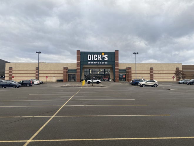 A large Horseheads retail space housing Dick’s Sporting Goods was sold for $6.9 million July 18.