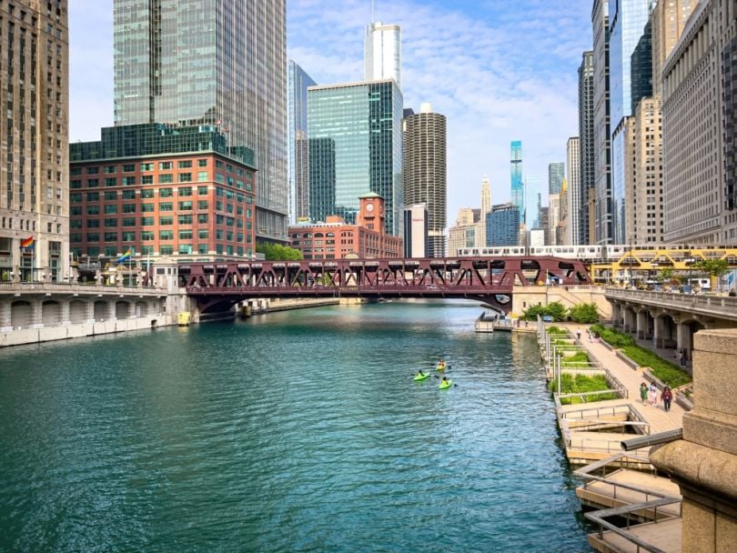 A photo of the Chicago River taken across from Merchandise Mart.