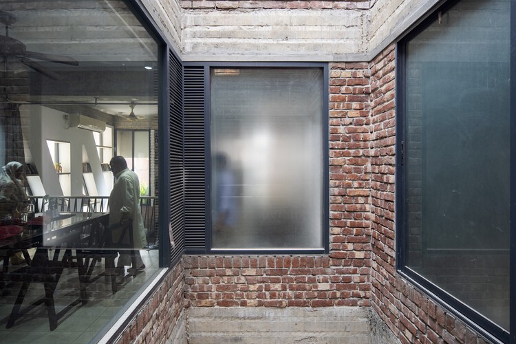 Vasat Vita Office and Residence / Vuumaatra Consultants - Interior Photography, Brick, Windows, Beam